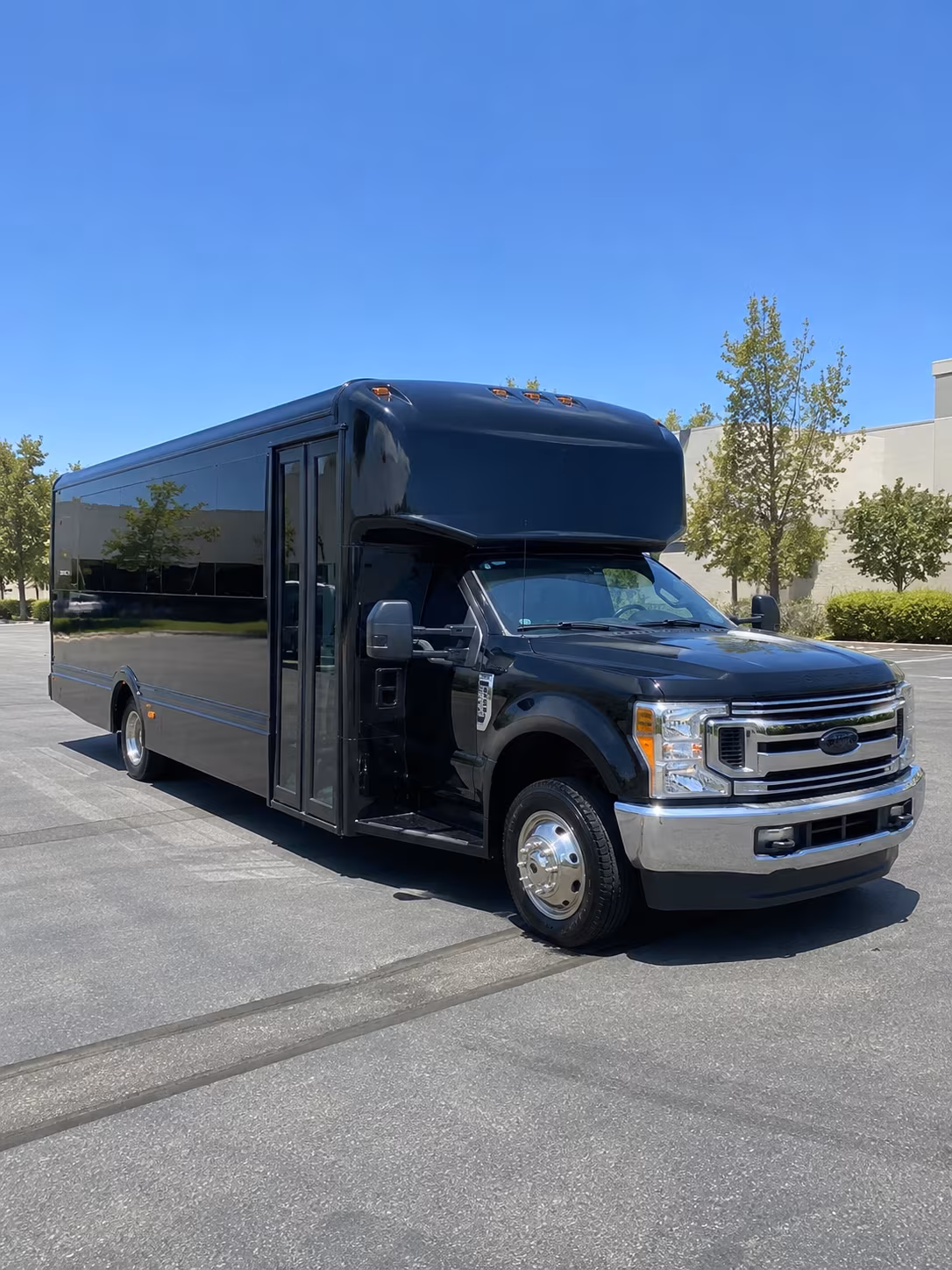Pasadena Birthday, Sweet 16, & Quinceañera Transportation onboard seating